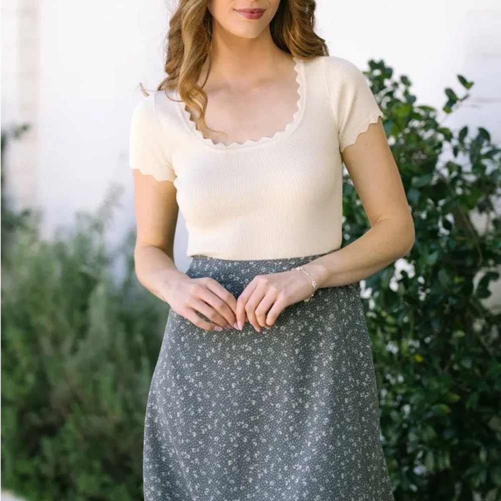 Scalloped Edge Cream Top